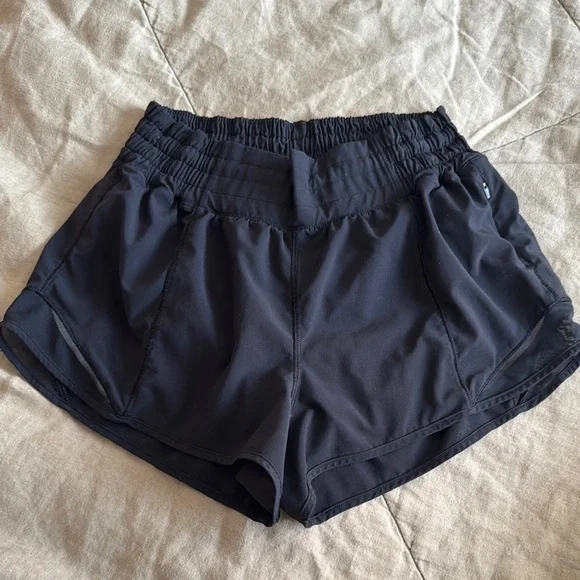 Lululemon Black Hotty Hot High Rise Lined Athletic Running Short 2.5” size 6 - Picture 1 of 2